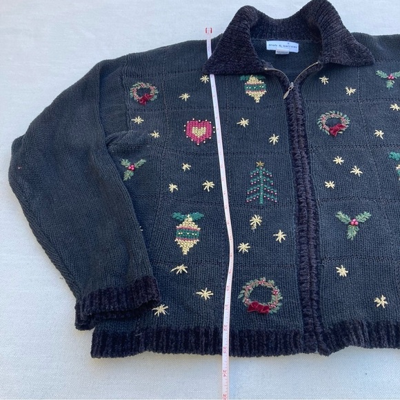 CROFT & BARROW | Christmas Sweater Zip Knit Jacket with Wreath - Picture 12 of 15